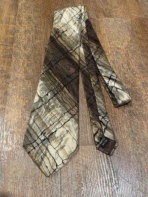 Elegant J. Ferrar Mens Vintage 100% Silk Tie Beige, Tan & Brown Hues Italian EUC - Image 1 of 4