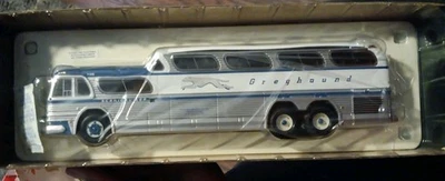 Corgi 1:50 Die-Cast GM4501 Greyhound Scenicruiser Pittsburgh Bus US54405 - Image 1 of 4