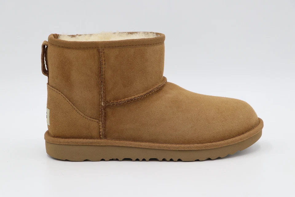 UGG - Bota Clásica Mini II - Niños Color Castaño Foto 1 de 1