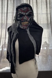 Máscara de calavera zombi ilimitada de Pascua de colección con capucha y gasa años 90 cripta de Halloween - Imagen 1 de 9
