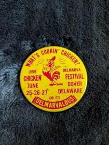 1959 Delmarva Chicken Festival Dover Delaware Del gallo spilla celluloide bottone  - Foto 1 di 2