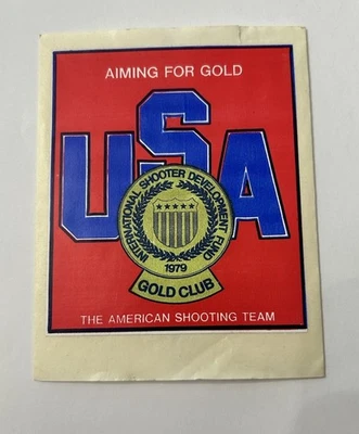 Pegatina de miembro del club de oro del equipo olímpico de tiro de Estados Unidos 1979 NRA caza Foto 1 de 4