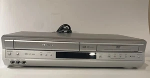 Lettore combinato DVD/VCR Toshiba SD-V393SU testato e funzionante in buone condizioni senza telecomando - Foto 1 di 10