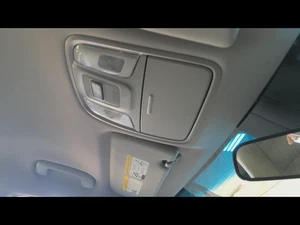 Consola central superior delantera usada se adapta a: Kia Sportage 2021 techo sin techo corredizo delantero U - Imagen 1 de 2
