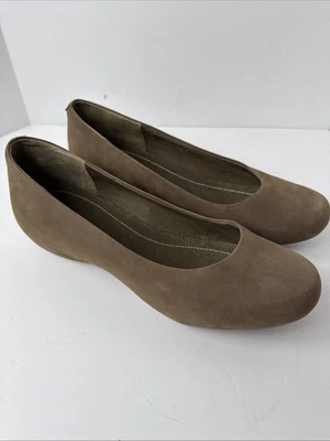 Camper женщин Sinuosa насос оливковый нубук низкий клиновидный каблук повседневная обувь размер 40/США 9 - Изображение 1 из 4