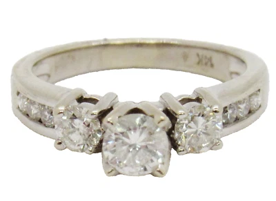 Anillo de compromiso de 3 piedras con diamantes de oro blanco macizo de 14K para dama J209186 Foto 1 de 4