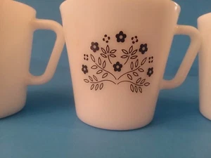 Juego de 4 tazas de café de vaso de leche Pyrex de colección impresiones de verano flores azules - Imagen 1 de 8