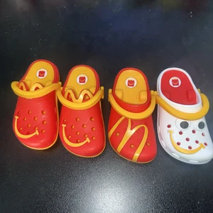 Set (032) - 2024 McDonalds Mini Crocs Schlüsselanhänger Happy Meal Spielzeug 4 Stück Spielzeug - Bild 1 von 5