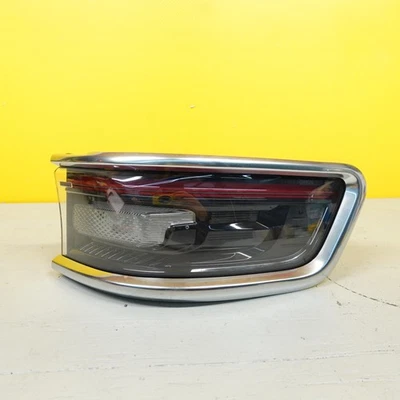 Jeep Grand Wagoneer 2022-2025 cuarto de luz trasera pasajero derecho 68619106ac Foto 1 de 4