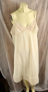 Vintage Vanity Fair Floral Lace Slip Size 42 XL - Picture 1 of 6