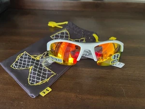 Under Armour Youth Sunglasses New in box Shiney White w/Orange Multi Lenses - Picture 1 of 1