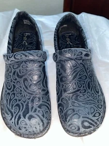BOC Born Concept Peggy Blue Floral Tooled Slip On Clog C45797 Womens Size 8.5M - Picture 1 of 4