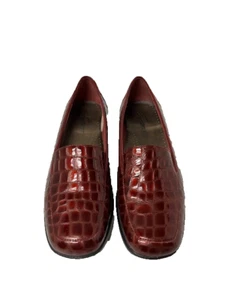Trotters Women's red patton leather slip-on shoes size 8.5M Croc print - Picture 1 of 7