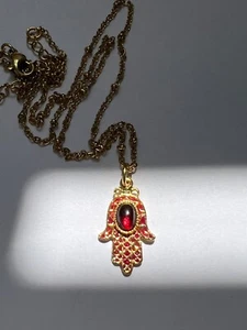 Granate Rojo + Collar Hamsa Chapado en Oro 24K Hecho a Mano Michal Golán - Imagen 1 de 3