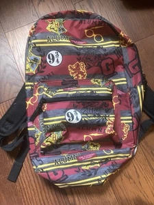Harry Potter Rucksack rot Büchertasche Hogwarts Alumni 9 3/4 Gryffindor - Bild 1 von 5