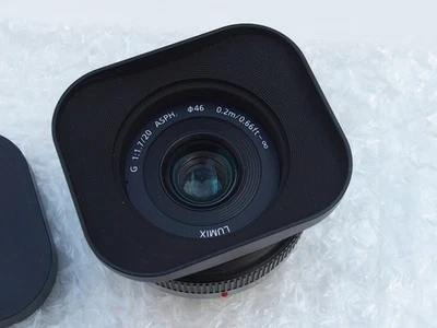 Panasonic LUMIX G 20mm F/1.7 ASPH. Silver H-H020 / Metal Hood Shade mint - Image 1 of 4