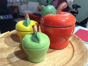 Barattoli ceramica mele AVON anni 80 3 pz RETRO BARATTOLI ROSSO GIALLO VERDE vintage - Foto 1 di 10