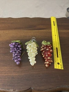 Set Of 3 Vtg Lucite Acrylic Purple White Red Grape Clusters W/ Leaves Ornament - Picture 1 of 5