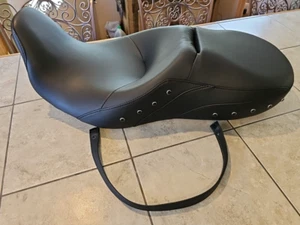 08-23 Harley Touring Black Studded Stock Original Road King Seat 52000038 ~ New - Picture 1 of 11