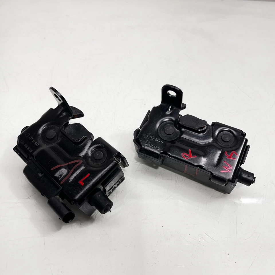 2010-2012 Mercedes-Benz C-CLASS C300 W204 Hood Latch Lock PAIR A2048800260 OEM Foto 1 de 4