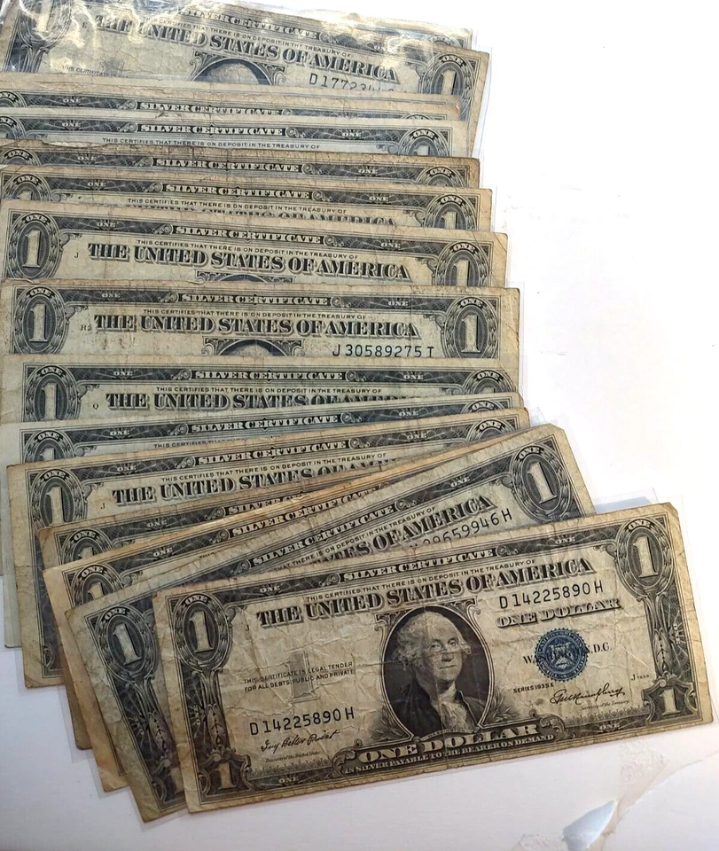 Lot of 4 - 1935  One Dollar Bill $1 Silver Certificates - Old Notes - Image 1 of 1