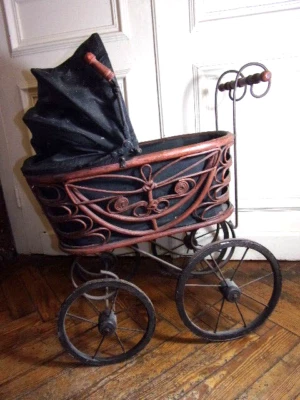 Jolie poussette ancienne, années 40/50 - Photo 1/4