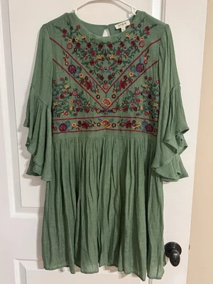 Umgee Tunic Dress Women’s Green Floral Embroidered Boho Peasant Flutter Sz Small - Image 1 of 4