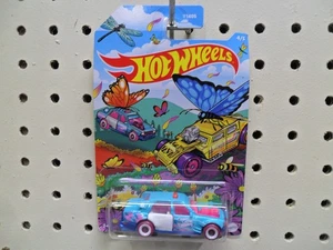 Hot Wheels Spring Easter 2025 Time Attaxi 4/5 - Picture 1 of 3