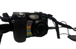 Nikon Coolpix 5400 5.1MP Digital Camera, 1GB Flash Card Flip Out Screen Untested - Picture 1 of 10