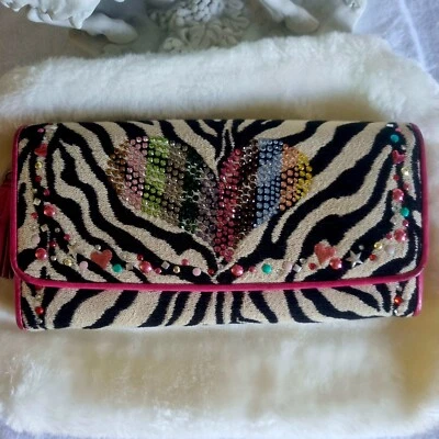 Think Bee! Cartera Larga Cebra Corazón Punquish Amor San Valentín Foto 1 de 4