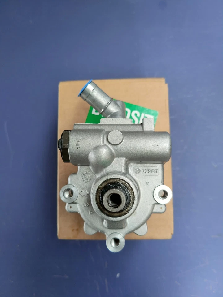 New Genuine Mopar Power Steering Pump Without Pulley Jeep Wrangler JK 3.8L 07-11 - Image 1 of 4