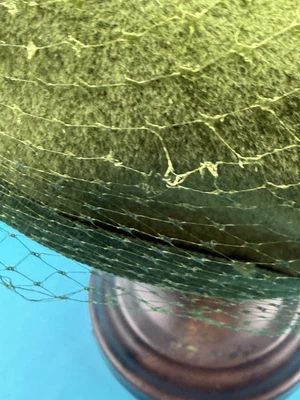 SOMBRERO DE TERCIOPELO FLOR DE MELOCOTÓN VINTAGE PARA DAMAS / VERDE OLIVA / RED Y GROSGRAIN / GRANDE Foto 1 de 4