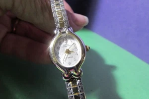 Reloj Pulsera Sarah Coventry Banda Expansión DE COLECCIÓN - Necesita Batería - 8 1/2" Alrededor - Imagen 1 de 5