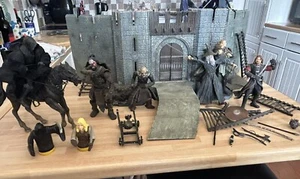 The Lord Of The Rings Helms Deep - Picture 1 of 8