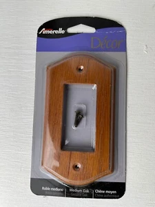 Placa de pared de madera decorativa Amerelle cubierta de interruptor de roble mediano 701R roble rural 1 balancín - Imagen 1 de 2