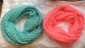 Lot Of 2 Aeropostale Knit Infinity Scarves Pink & Teal - Picture 1 of 6