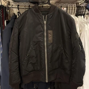Chaqueta de Vuelo Buzz Rickson’s William Gibson MA-1 BR11180 Negra Calce Ajustado Talla 36L - Imagen 1 de 14