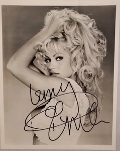 Pamela Anderson BAYWATCH, PLAYBOY February 1990 TO: LARRY 8X10 Signed Photo - Picture 1 of 1