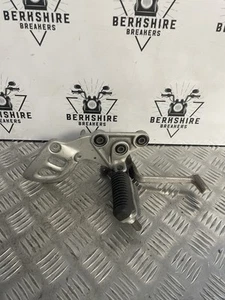 SUZUKI GSXR1300 GSXR 1300 HAYABUSA FRONT RIGHT FOOTPEG HANGER PEG & BRAKE PEDAL - Picture 1 of 8