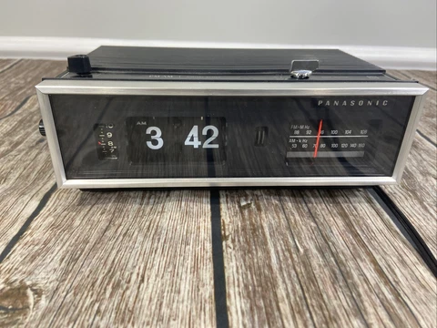 Vintage Panasonic Flip Clock Alarm Radio  RC 7021~Good Working Condition Cover