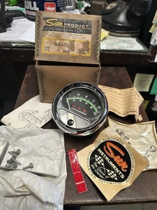 Raro Nuevo de Lote Antiguo 1960 Sun Green Line 10.000 RPM 6 Cilindros Tach Bonneville Speed Week - Imagen 1 de 24