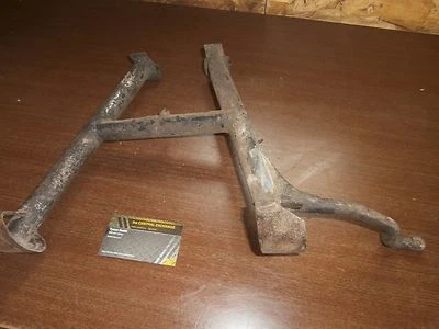 81 Suzuki GS 550 GS550E Gs550 Genuino Centro Bicicleta Medio Soporte Principal Soporte Foto 1 de 4