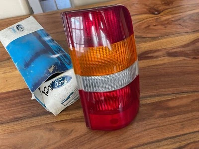 Ford Escort Van 1991- USADO GENUINO luz trasera derecha 1052427 17D Foto 1 de 4