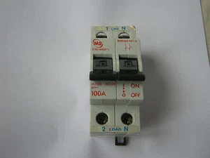INTERRUPTOR PRINCIPAL M2 100 AMP M2100 AC22 BS 60947 - Imagen 1 de 1