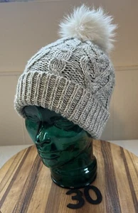 KIDS GAP GRAY CABLE KNIT CUFFED BEANIE W/ FAUX FUR POMPOM.  VGC.   30 - Picture 1 of 3