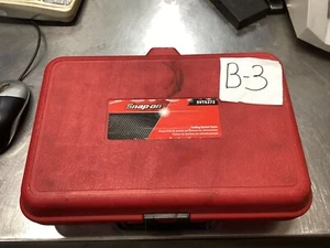 Snap-On Tools SVTS272 Cooling System Pressure Tester w/ Adapters & Red Case - Picture 1 of 4