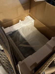 Impresora matriz de puntos de impacto Panasonic KX-P1124 - Se encuentra en el contenedor de almacenamiento - Imagen 1 de 5