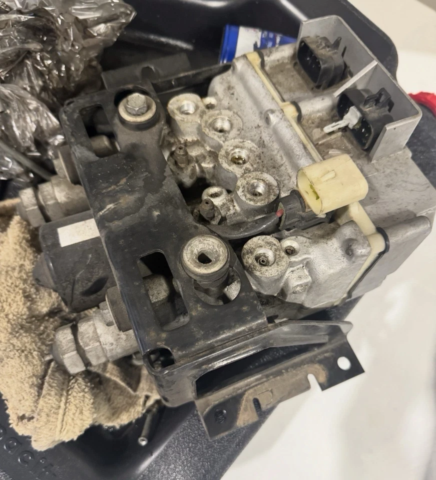 93 94 95 Chevy GMC Typhoon Jimmy Blazer ABS Bomba Módulo de freno antibloqueo Foto 1 de 3