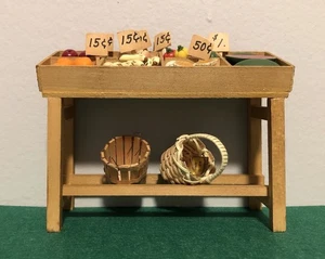Soporte de fruta de madera en miniatura para casa de muñecas con fruta - Imagen 1 de 4