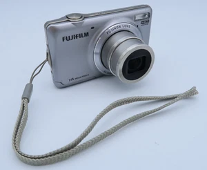 Fujifilm FinePix JX370 Compact Digital Camera 14.0MP Silver HD Movie 2.7 Display - Picture 1 of 11